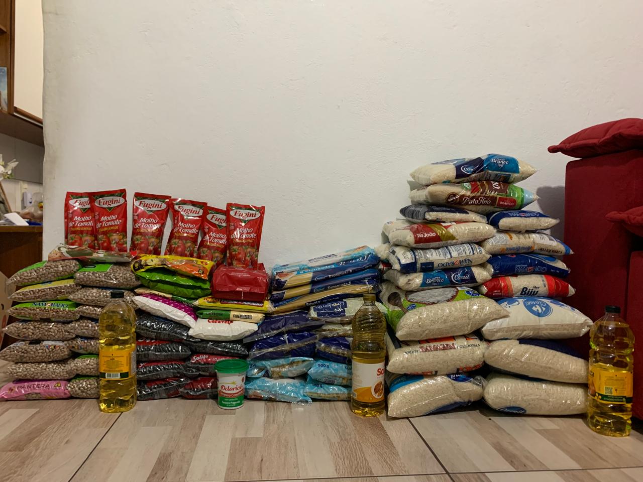 Mantimentos organizados para as ações