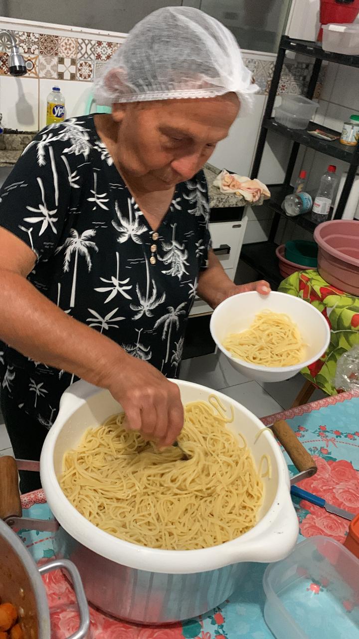 Preparo de refeições da Missão Rua